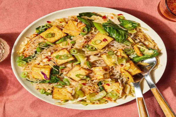 Shirataki Noodles with Tofu & Veggies